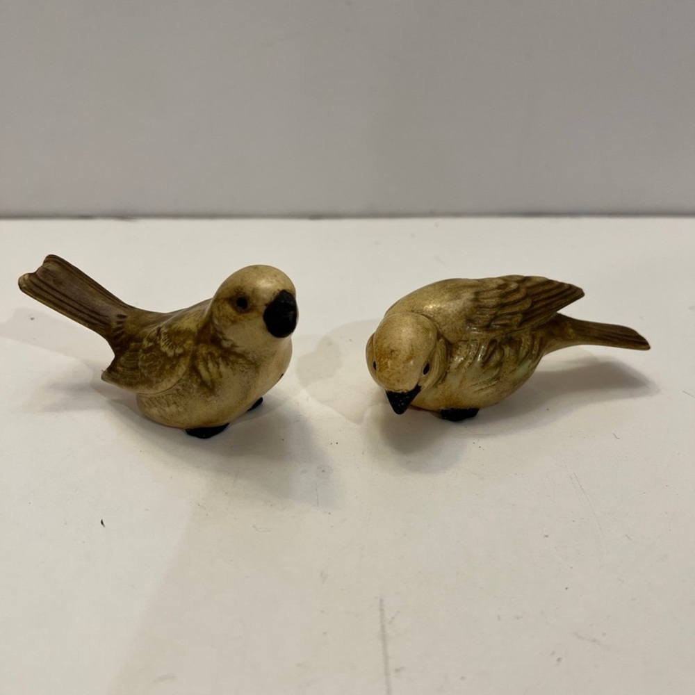 2 ceramic birds figurines